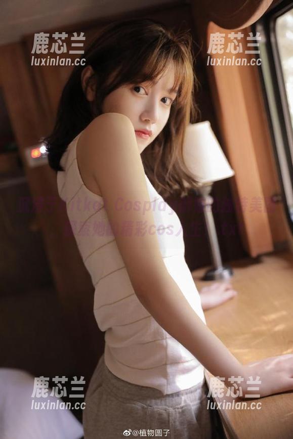 沉浸于Kitkat Cosplay御姐的独特美图，探索她的精彩cos人生！.txt